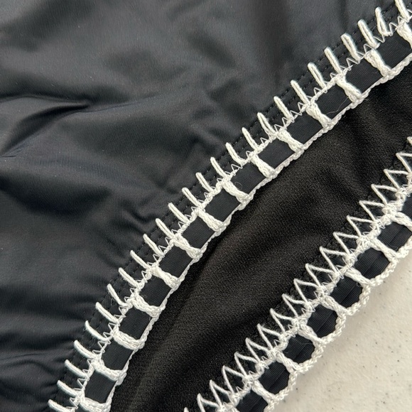 Gianni Bini EUC Swimsuit Black with White Trim Low Back Size Medium - Picture 13 of 16